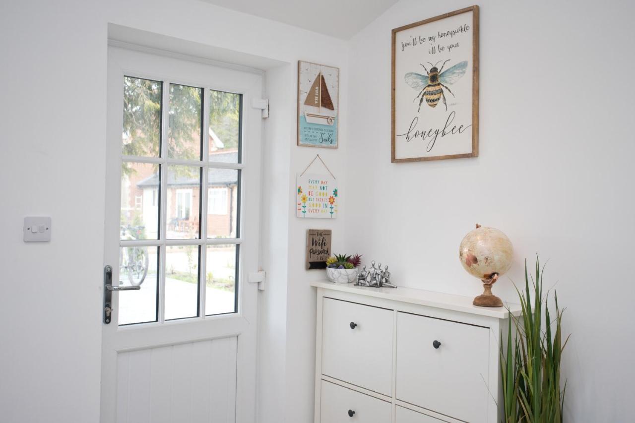 The Bearded Goat Den - A Rural Retreat At This Modern Holiday Cottage Saint Leonards Extérieur photo