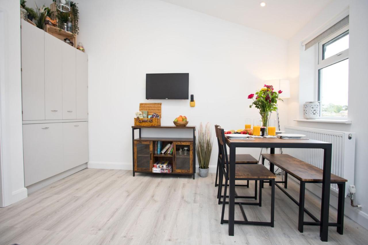The Bearded Goat Den - A Rural Retreat At This Modern Holiday Cottage Saint Leonards Extérieur photo